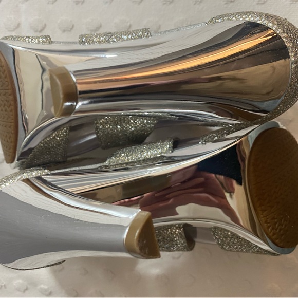 Michael Michael Kors Women's Berkley zipper Silver Glitter Heels - Picture 12 of 16